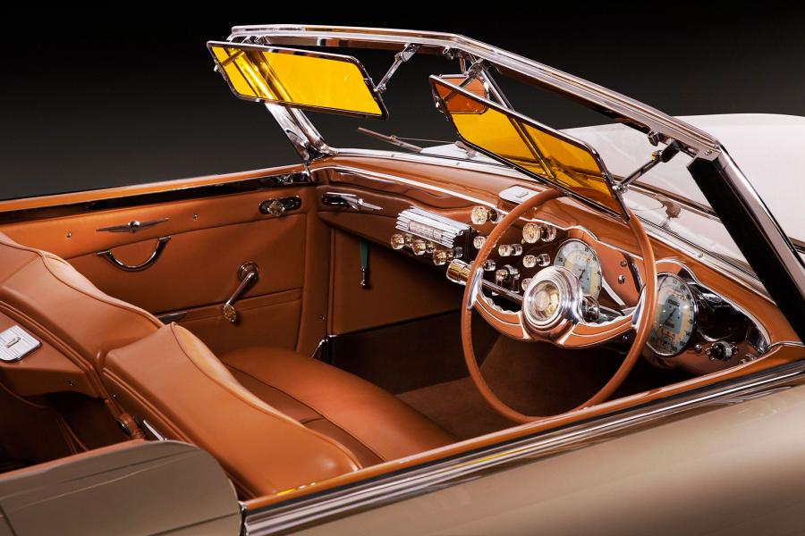 Интерьер Alfa Romeo 6C 2500S Pinin Farina Cabriolet 1946 года  (фото 7 из 11)